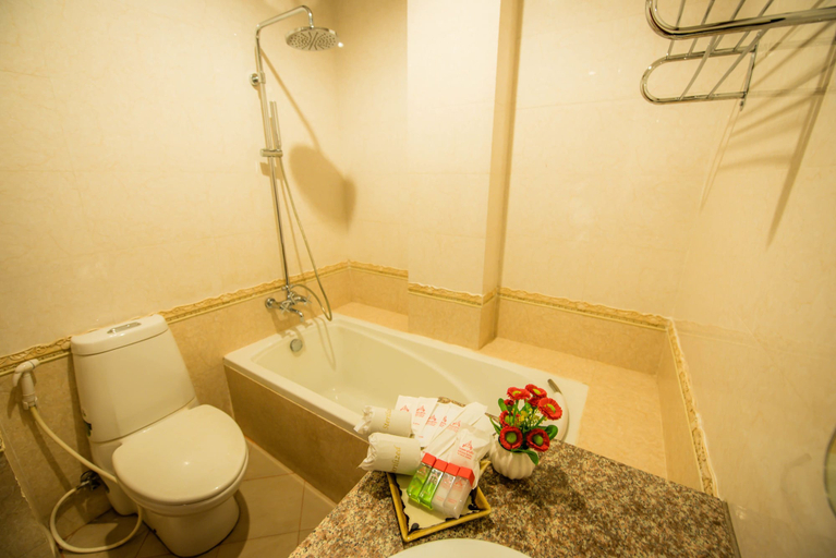 Bathroom 5, Soubandith Hotel, Pakxe