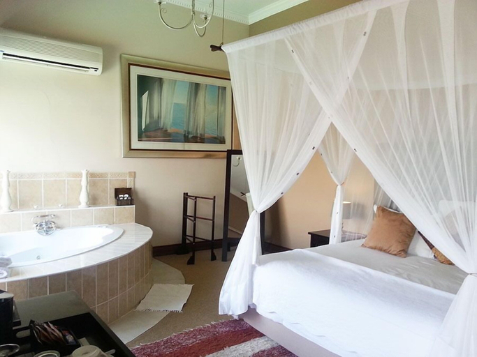 Bedroom 2, La Dolce Vita Guest House, Bojanala