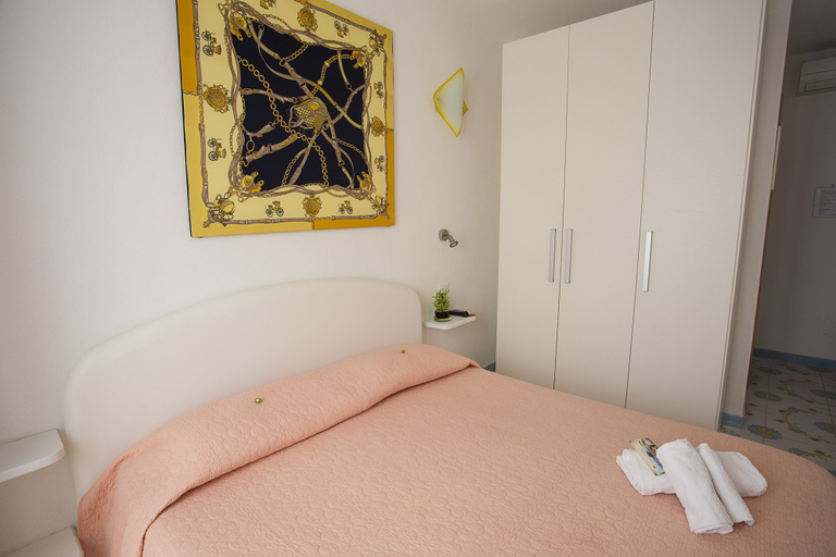 Bedroom 3, Celestina, Napoli