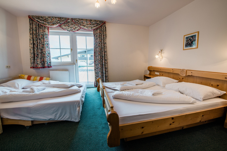 Bedroom 2, Hotel Rothirsch by Skinetworks, Sankt Johann im Pongau