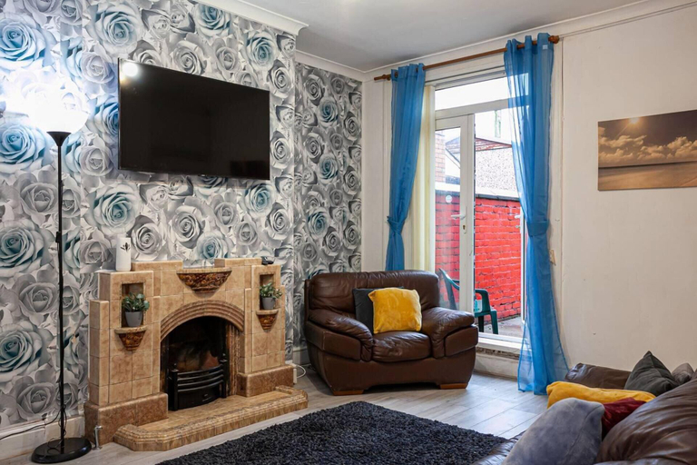 Others 5, Captivating 5-bed House in Horwich Bolton, Bolton