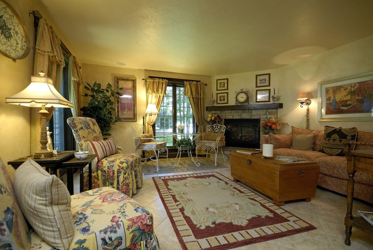 Others 4, The Roost Bed and Breakfast, Outagamie