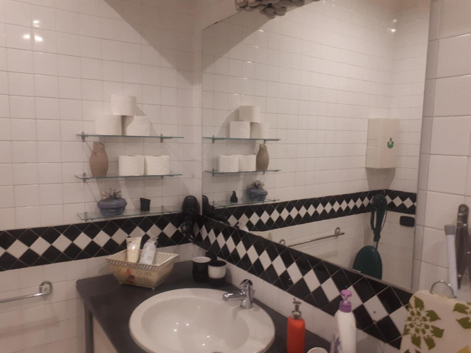 Bathroom 5, Miss Emily Vesuvio B&B, Napoli