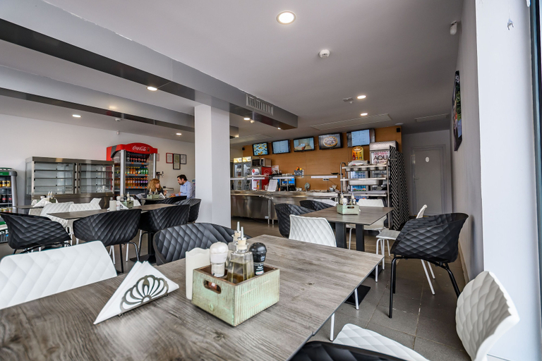 Food & Drinks 3, Hotel Andy KM 36, Gaiseni