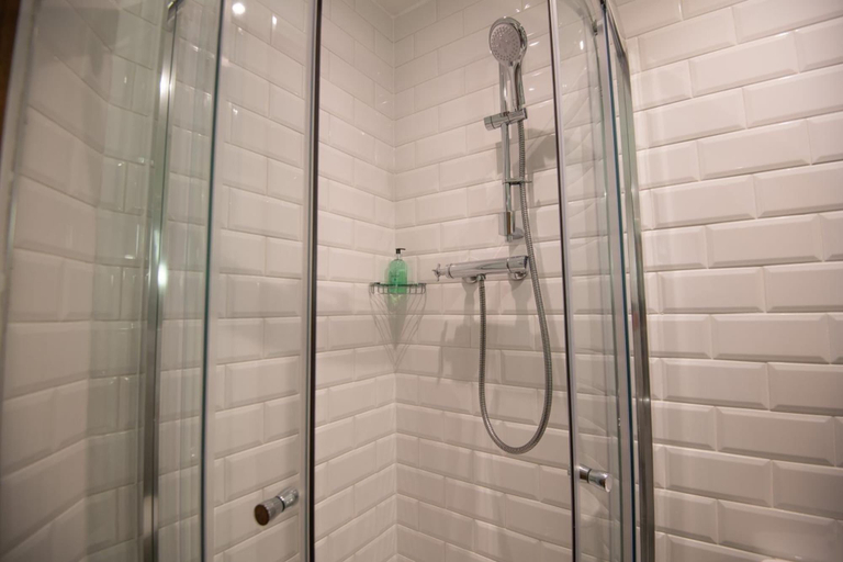 Bathroom 5, The Skye Inn, Highland