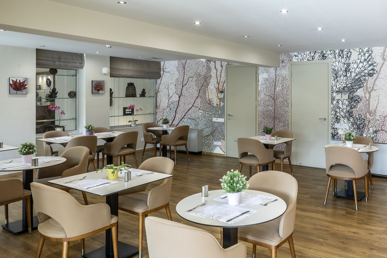 Food & Drinks 5, Almond Business Hotel