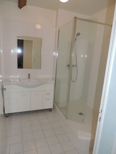 Bathroom 5, La Jonquière, Sarthe