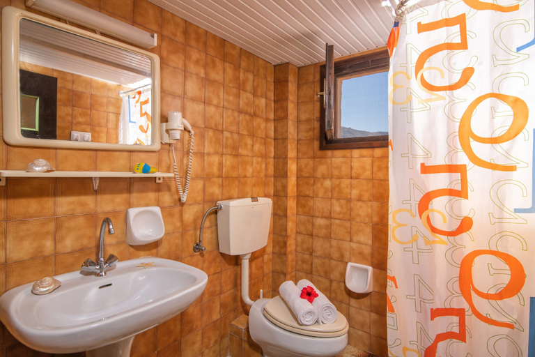 Bathroom 5, Iliostasi Beach Apartments, Crete