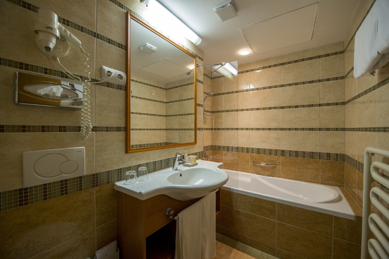 Bathroom 5, Three Corners Hotel Art, Budapesti