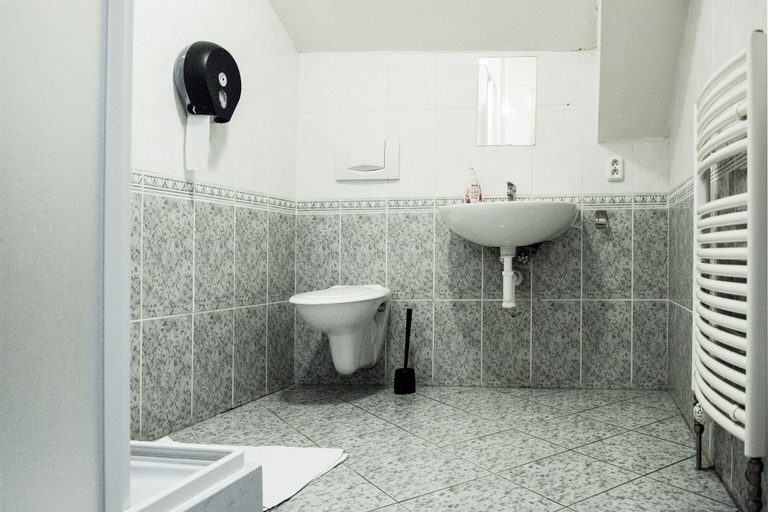 Bathroom 4, Hostel Eleven, Brno