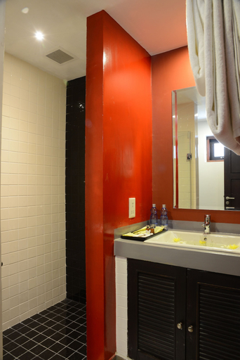 Bathroom 4, Bagan Star Hotel, Myingyan