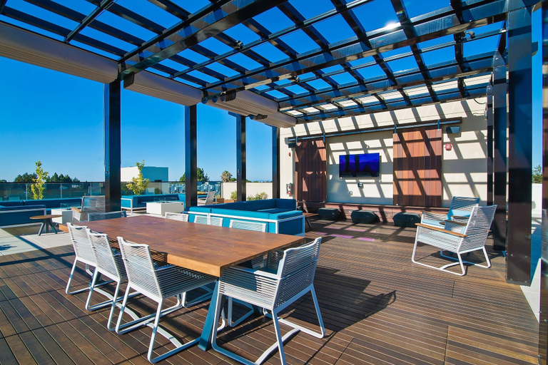 Food & Drinks 5, Global Luxury Suites at Mountain View, Santa Clara