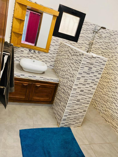 Bathroom, Résidence Issa, Mbour