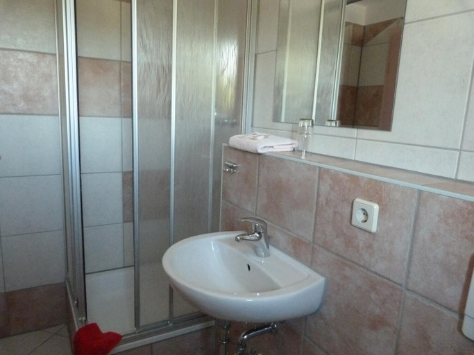 Bathroom 5, Waldhaus Colditz Garni, Leipzig