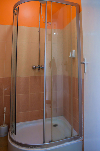 Bathroom 3, Rosslyn Studios, Westlands