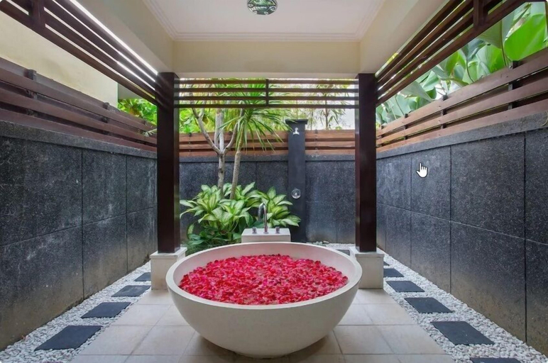 Bathroom 3, Samudra · Luxury 9-BR Private Pool Villa Umalas Bali, Badung