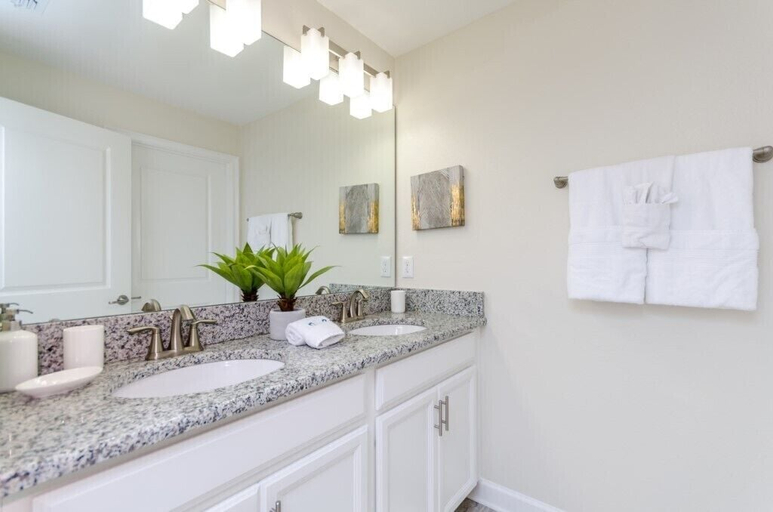 Bathroom 2, 4drm Gated Golf Course Resort, Polk