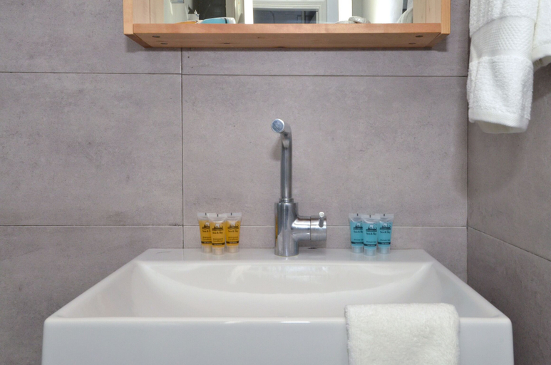 Bathroom 3, Thiseio a vintage apartment, Attica