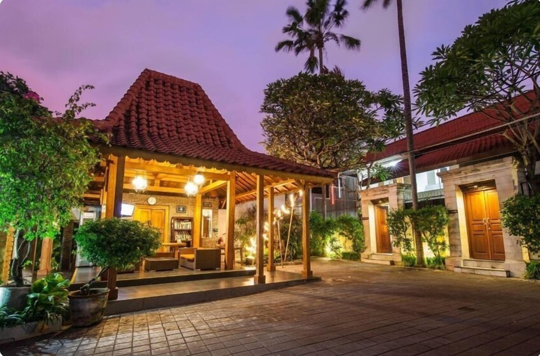 Exterior & Views, SMV . 4-BR · 4BR Pool Prime Area Walk To Beach N Shops Legian, Badung