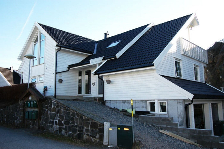 Exterior & Views