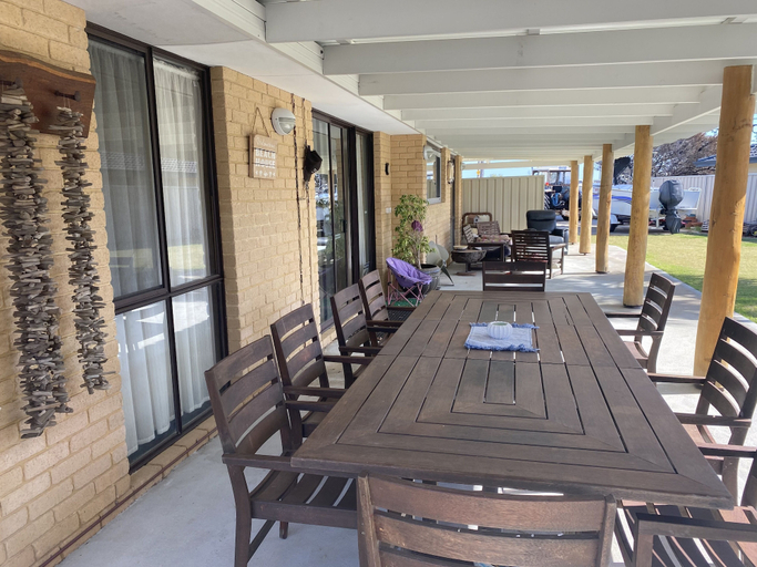 Food & Drinks, The Anchorage, Gingin