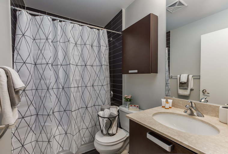 Bathroom 4, Luxurious 2-bedroom Condo, Toronto