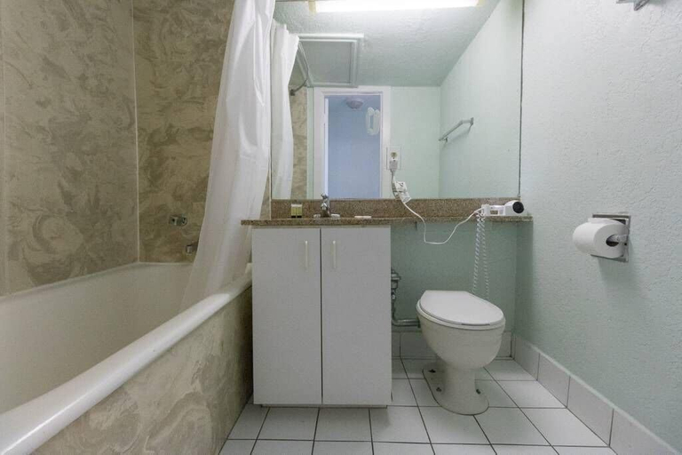 Bathroom, 603 Studio Hollywood Beach, Broward