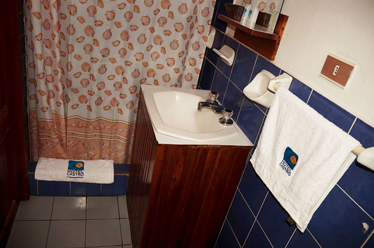 Bathroom 4, Hotel Castro Galapagos, Santa Cruz
