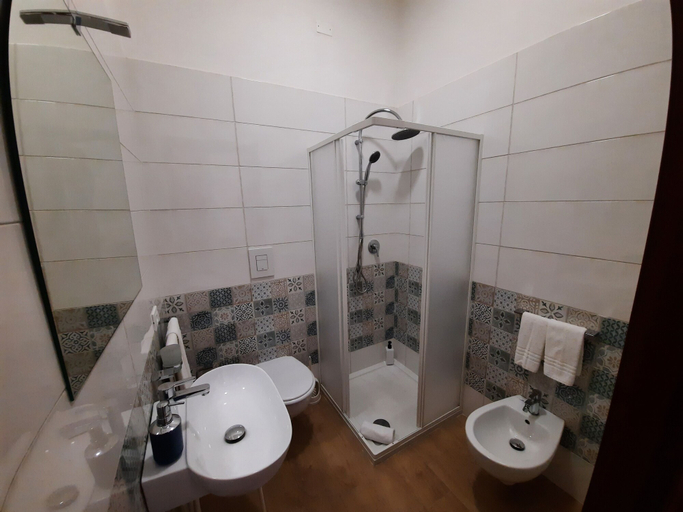 Bathroom 4, Kantuné, Trapani