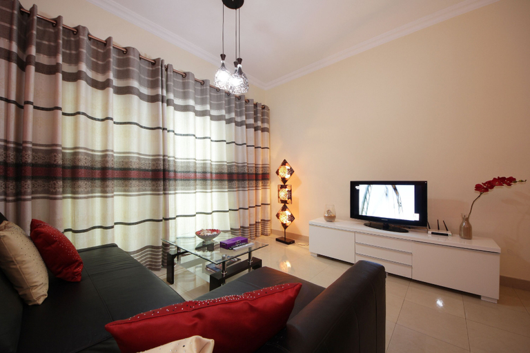 Living area 4, Cozy 1BR in Marina Walk with Balcony, Dubai