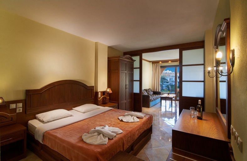 Bedroom 2, Toroni Blue Sea Hotel & Spa, Central Macedonia