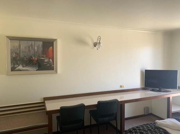 Others 5, Jerilderie Motor Inn, Jerilderie