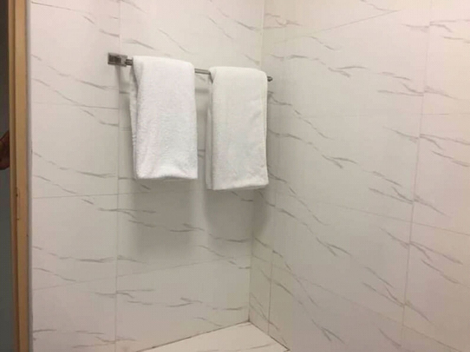 Bathroom 3, Kutwingi lodge, Kafue