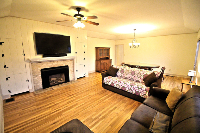 Others 4, Peach Tree Inn & Suites, Gillespie