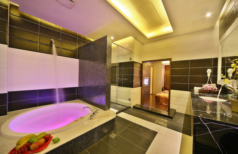 Others 5, Shining Motel, Taichung