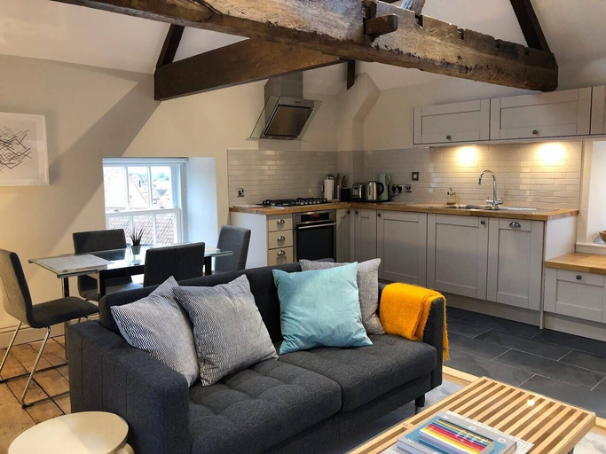 Others 5, Stylish Wells Penthouse With Cathedral Views, Somerset