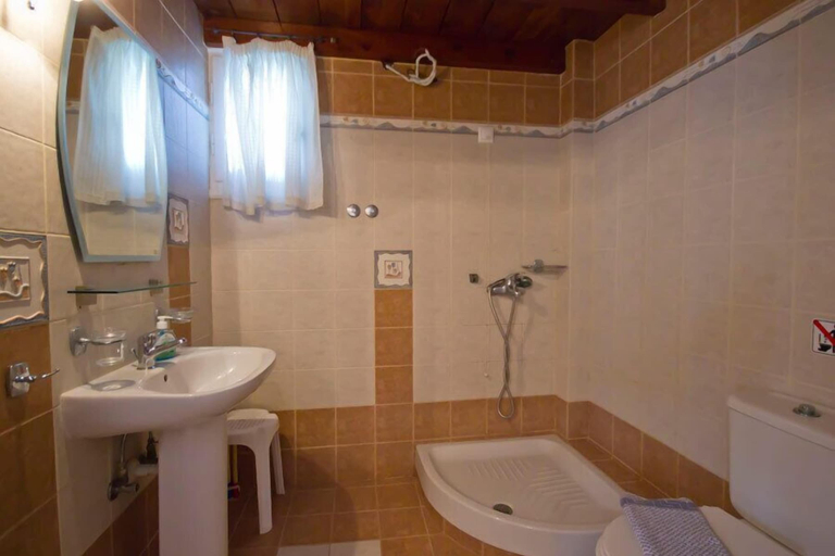 Bathroom 4, Nikos Sea view apts Milos, South Aegean