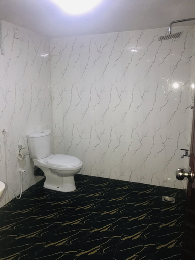 Bathroom, Ubay Guest House, Trincomalee Town and Gravets