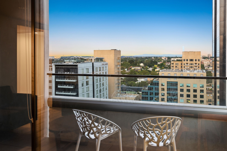 Exterior & Views 3