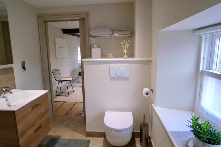 Bathroom, Stylish Wells Penthouse With Cathedral Views, Somerset