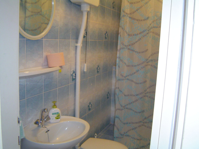 Bathroom 3, Apartment Renci, Crikvenica