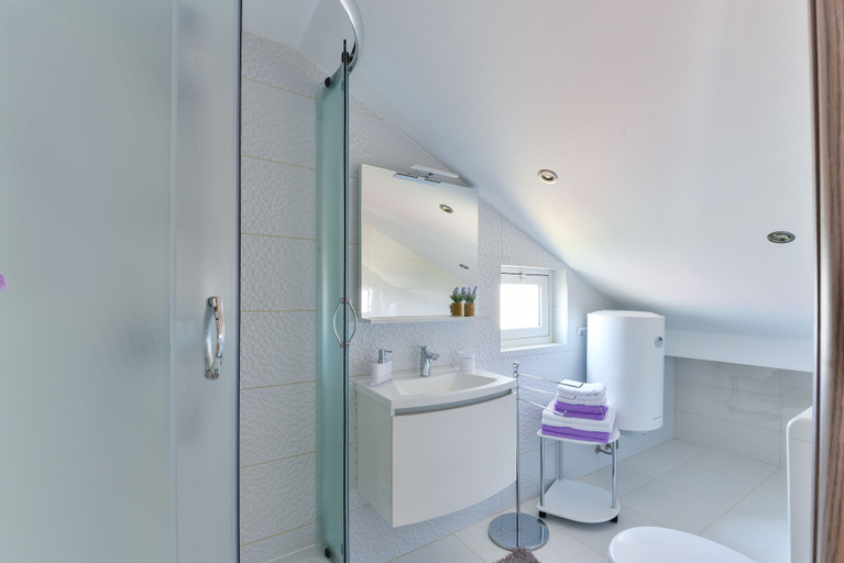 Bathroom 3, Apartments Medved, Vir