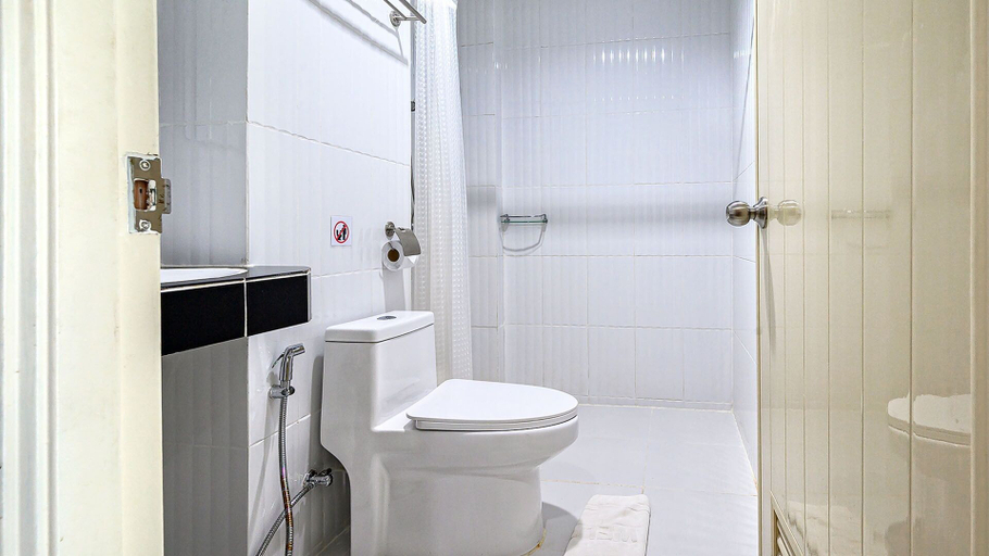 Bathroom 5, The Beach at Klong Muang, Mueang Krabi
