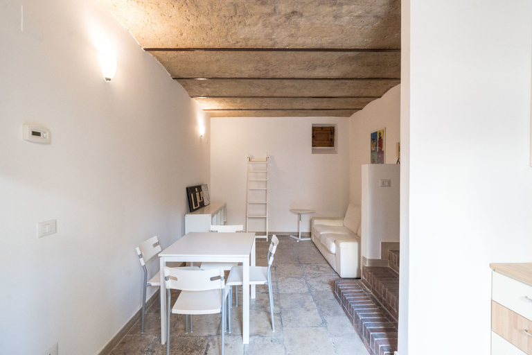 Others 3, Quintino Sella 201, Bari