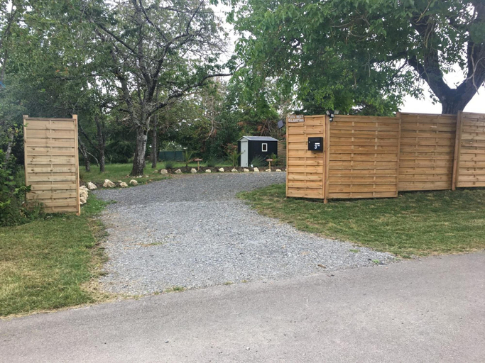 Exterior & Views, Tui's Nest Glamping, Indre
