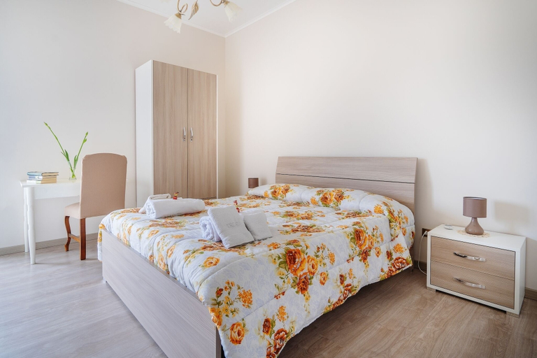 Room 2, Casa Floriana, Napoli