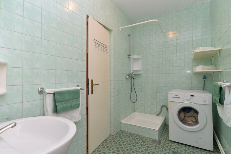 Bathroom 3, Apartment 1933, Fažana