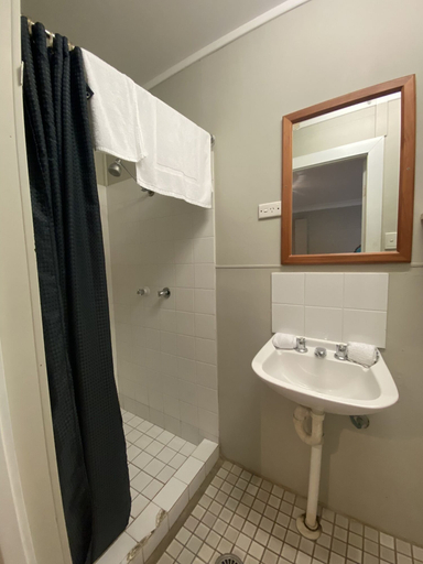 Bathroom 4, Tiona Palms Holiday Park, Great Lakes