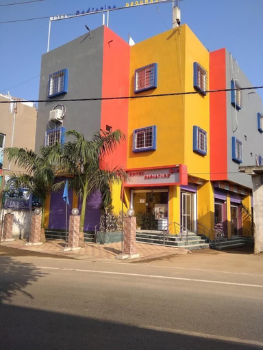 Exterior & Views