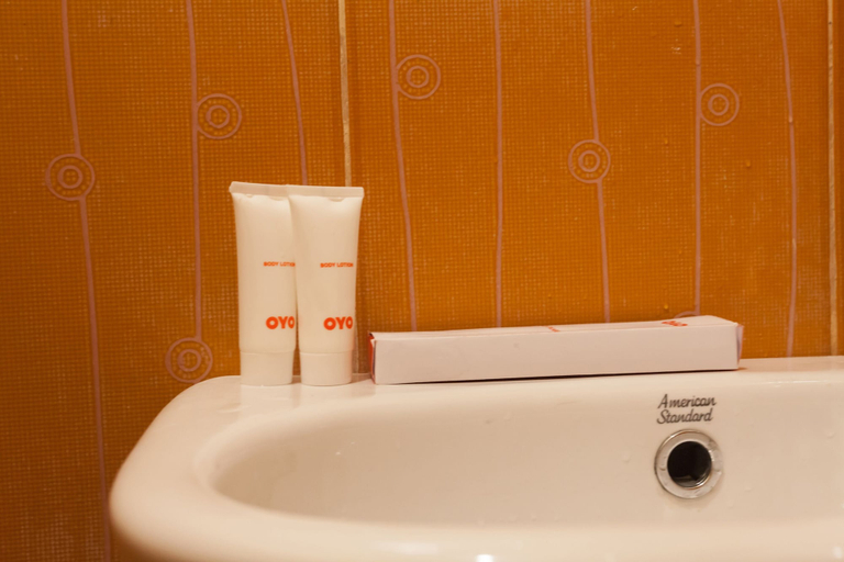 Bathroom 4, Oyo 1539 Armita Residence, Medan